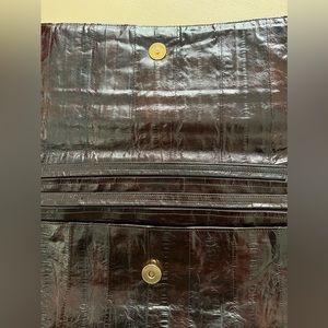 EEl skin purse. Vintage. Has 5 zippered compartments. Great condition!